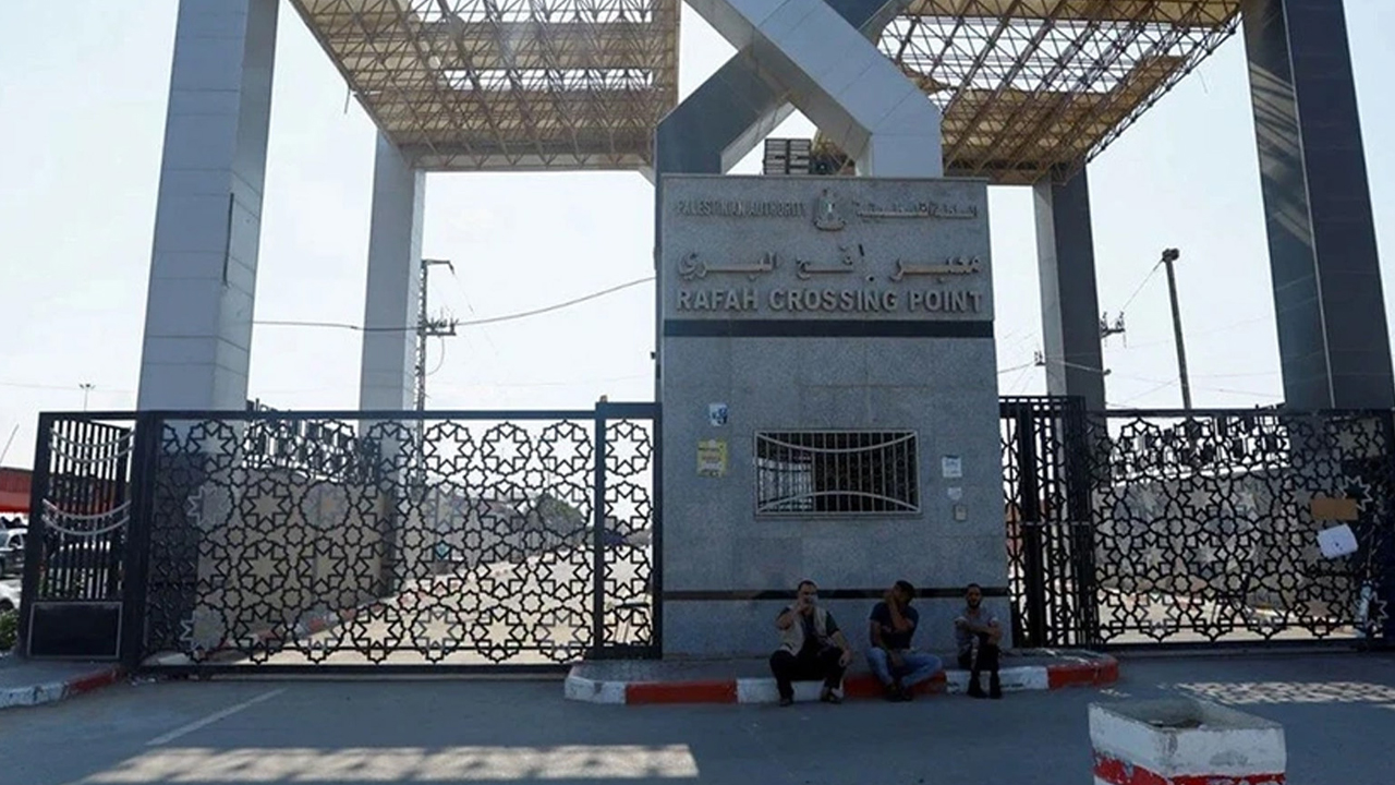 İsrail engeli: Refah sınır kapısı açılmadı, yardım tırları beklemede