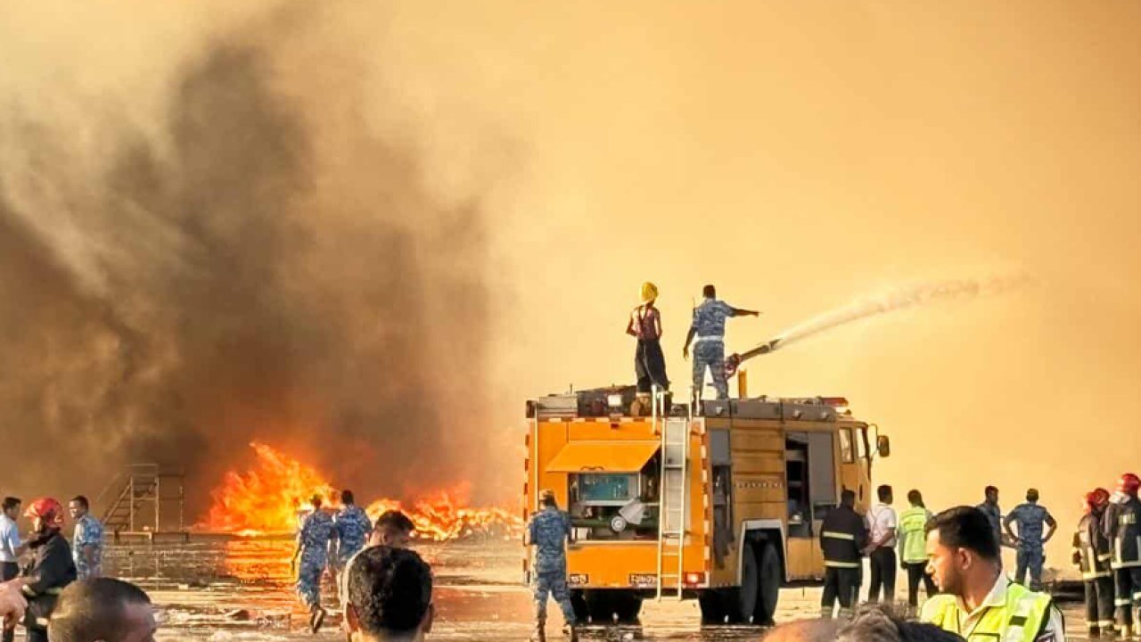 Dakka'daki havalimanında büyük yangın: Uçuşların tamamı durduruldu!