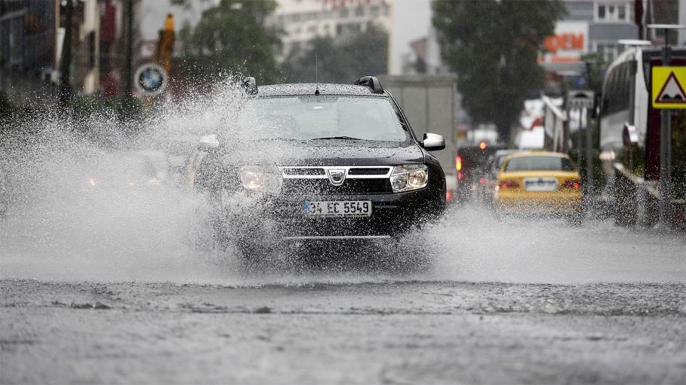 İstanbul güne sağanak yağışla başladı: Etkisi ne kadar sürecek? Pazar günü hava nasıl?