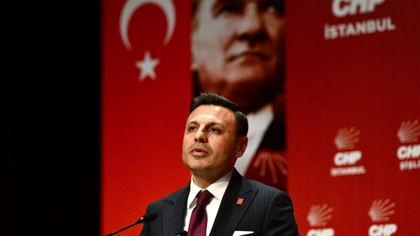 CHP'nin kongresi başladı: Özgür Çelik tek aday olarak kürsüye çıktı