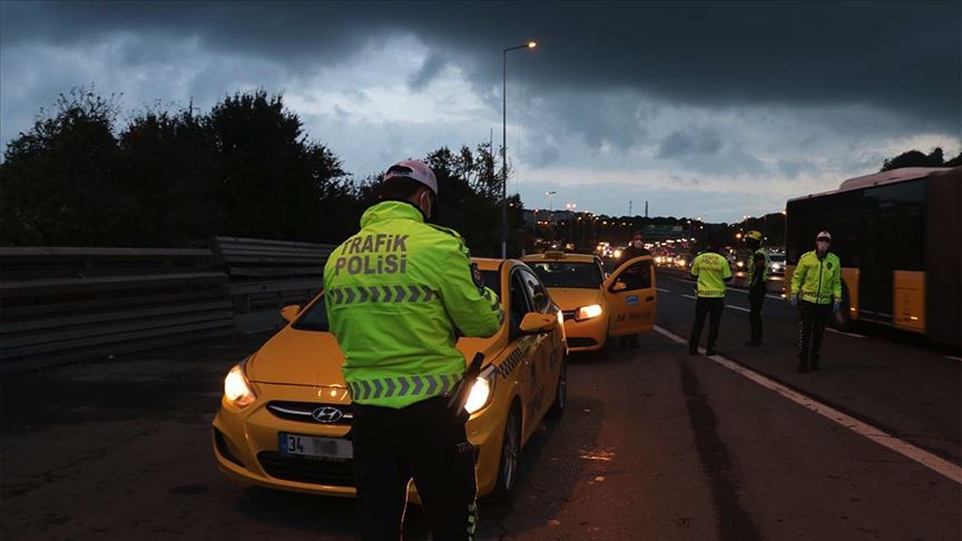 Yeni trafik yasası yolda! Bunu yapana 200 bin tl ceza, 60 gün ehliyet iptali geliyor!