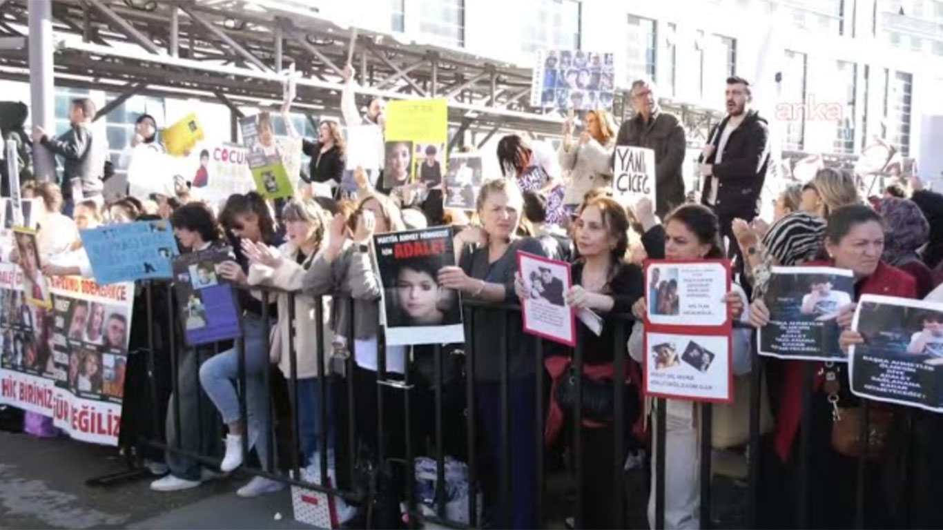 Minguzzi cinayeti! Beraat kararına adliye önünde büyük protesto: Karar şok etkisi yarattı