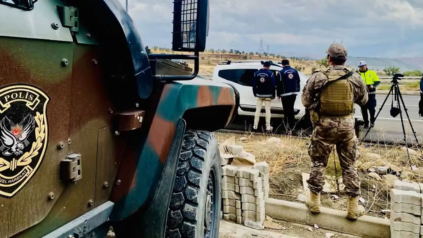 Göçmen kaçakçısı çeteleri çökertildi: 169 kaçakçı ile 783 düzensiz göçmen yakalandı