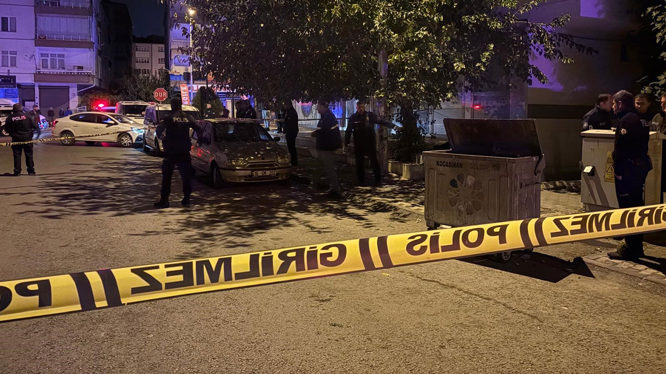 Otomatik silahla pusu kurdular: Evinin önünde ağır yaralandı