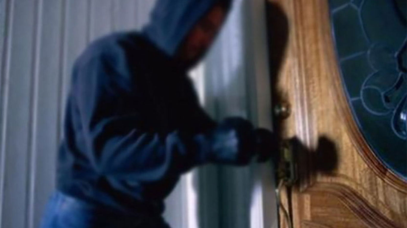 Olay yerinde iç çamaşırını bırakan hırsız bakın nasıl yakalandı: Pisliği kendisini ele verdi!