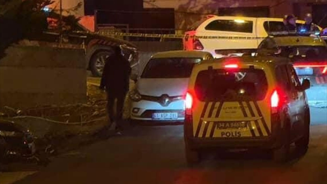 İstanbul’da gece yarısı dehşeti: 3 kişiyi silahla öldürdü!