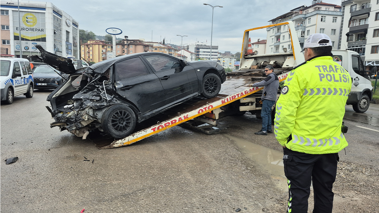 Alkollü sürücü dehşet saçtı!  Hemşire adayı genç kız hayatını kaybetti