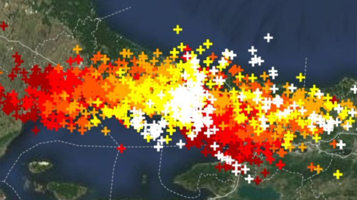 Kuvvetli sağanak İstanbul'u gece boyu vurdu: 2500 şimşek ve yıldırım düştü