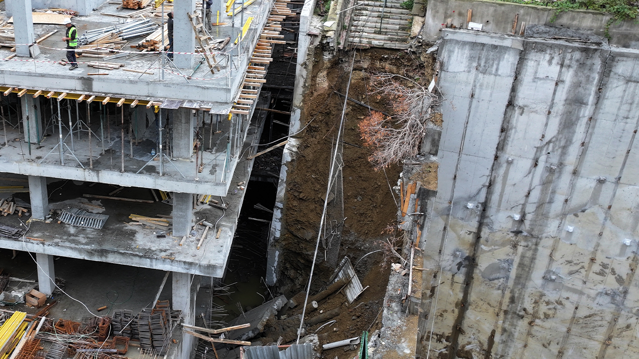 Beşiktaş'ta facianın eşiğinden dönüldü! Sağanak sonrası istinat duvarı çöktü