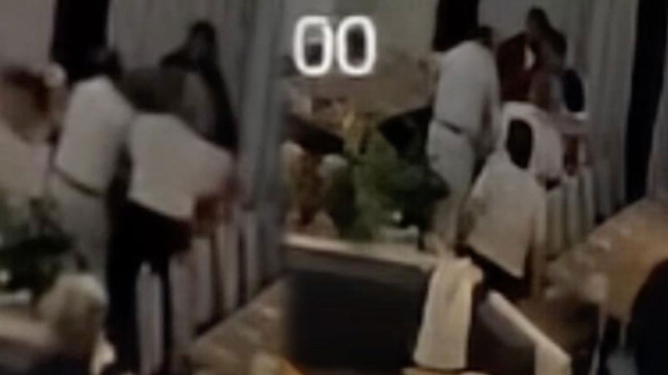 Otel restoranında ölümden döndü! Nefes borusuna zeytin kaçtı, doktor Heimlich ile kurtardı