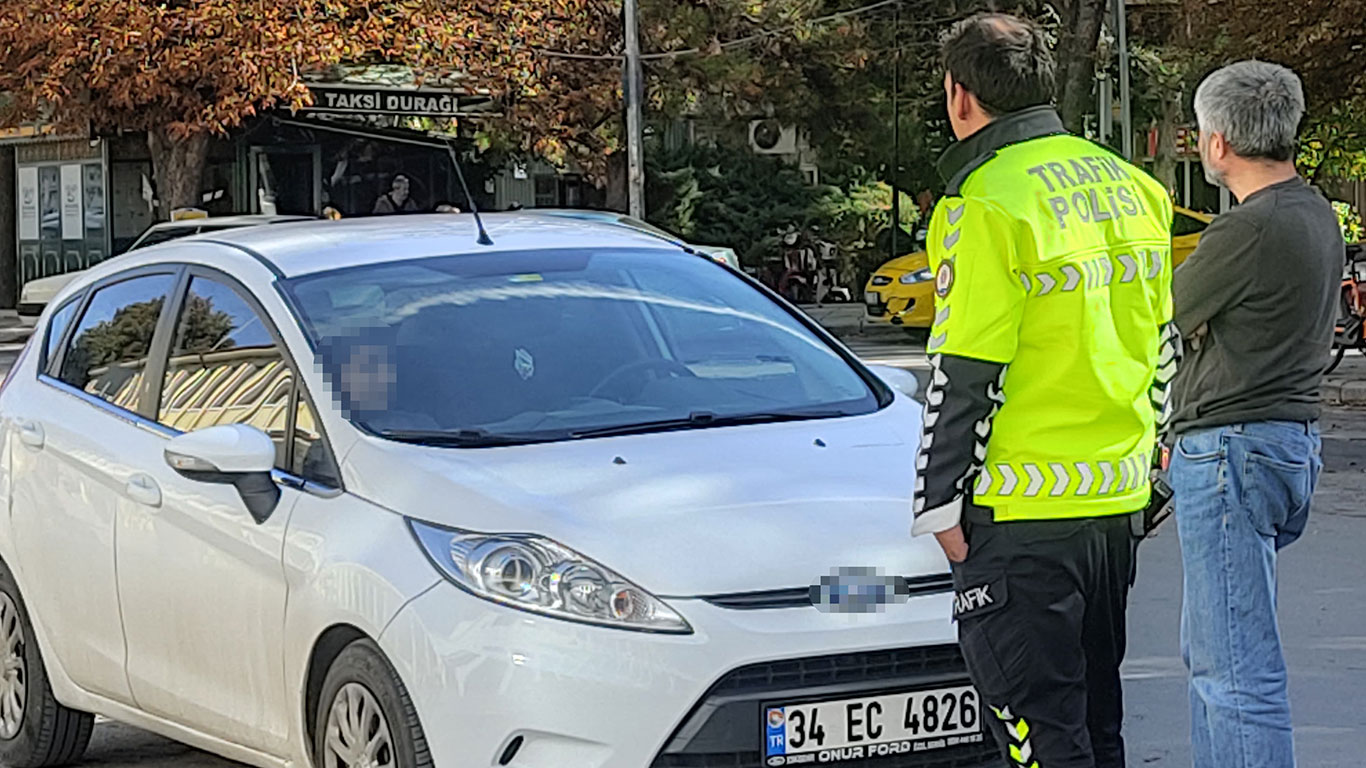 Akademisyen baba otizimli oğlunu araçta şiddet uyguladı iddiası