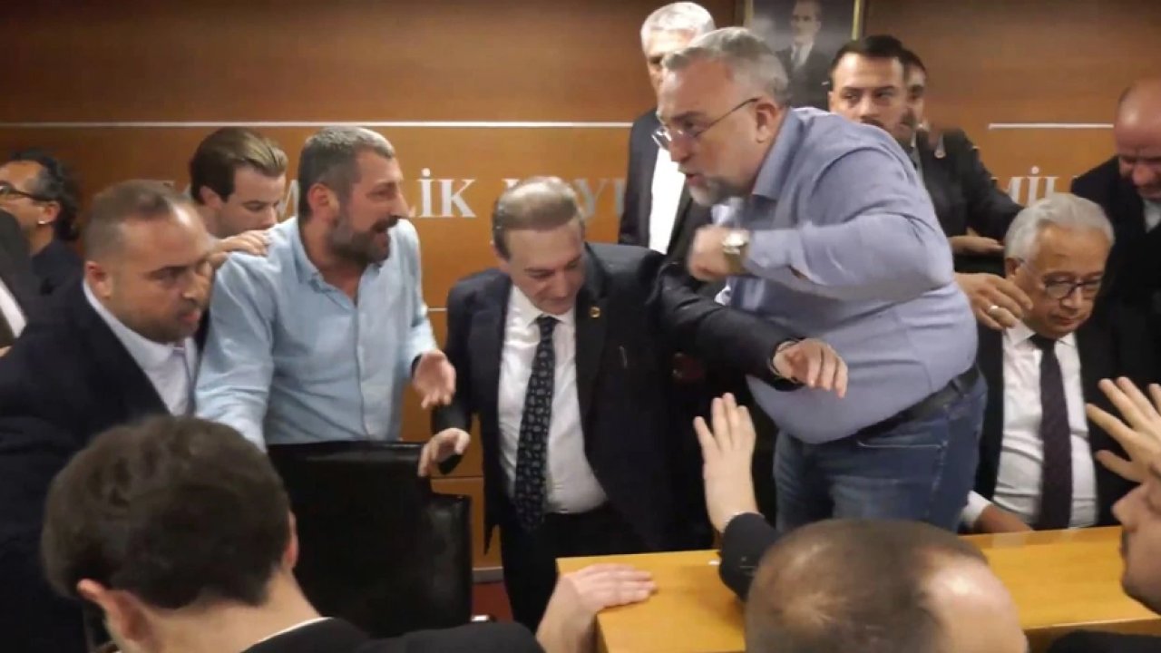 Bayrampaşa'da tartışmalı seçim: Oy sayımında kavga çıktı!