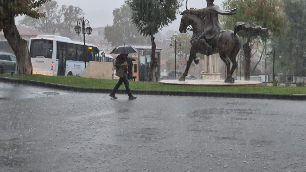 Şiddetli yağış sonrası yollar göle döndü!