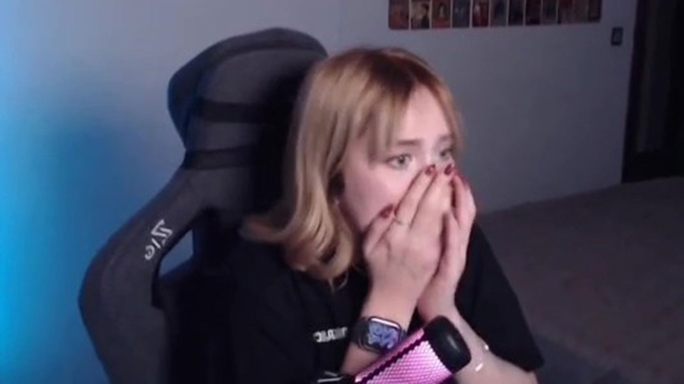 Depreme canlı yayında yakalandı: Yayıncının panik anları