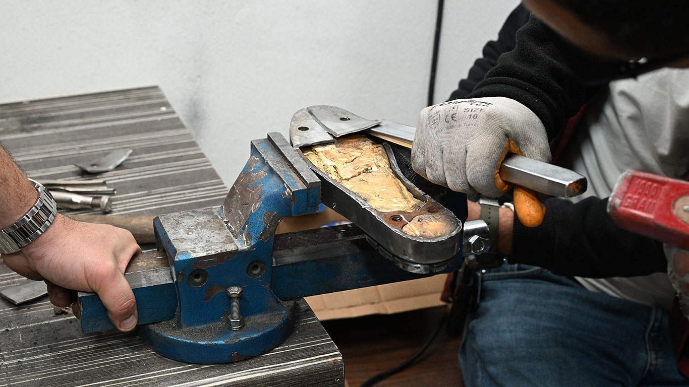 Durdurulan taksiden 21.5 kilo altın çıktı: Değeri 115 milyon liranın üzerinde