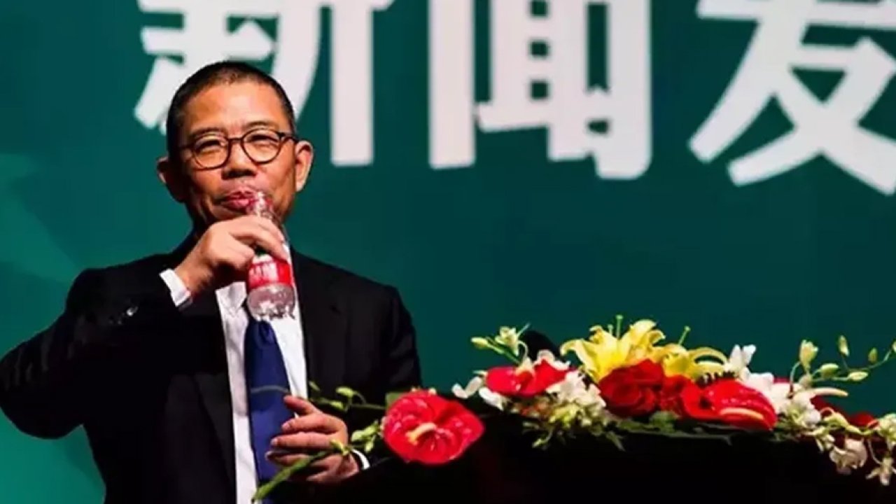 Su satarak servet sahibi oldu: TikTok’un kurucusunu geride bıraktı!