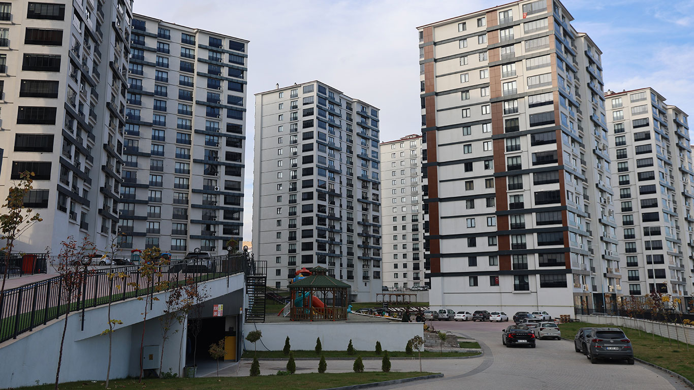 Sitede aidat 27 bin liraya çıktı, oturanlar isyan etti: Yönetime kayyum atansın