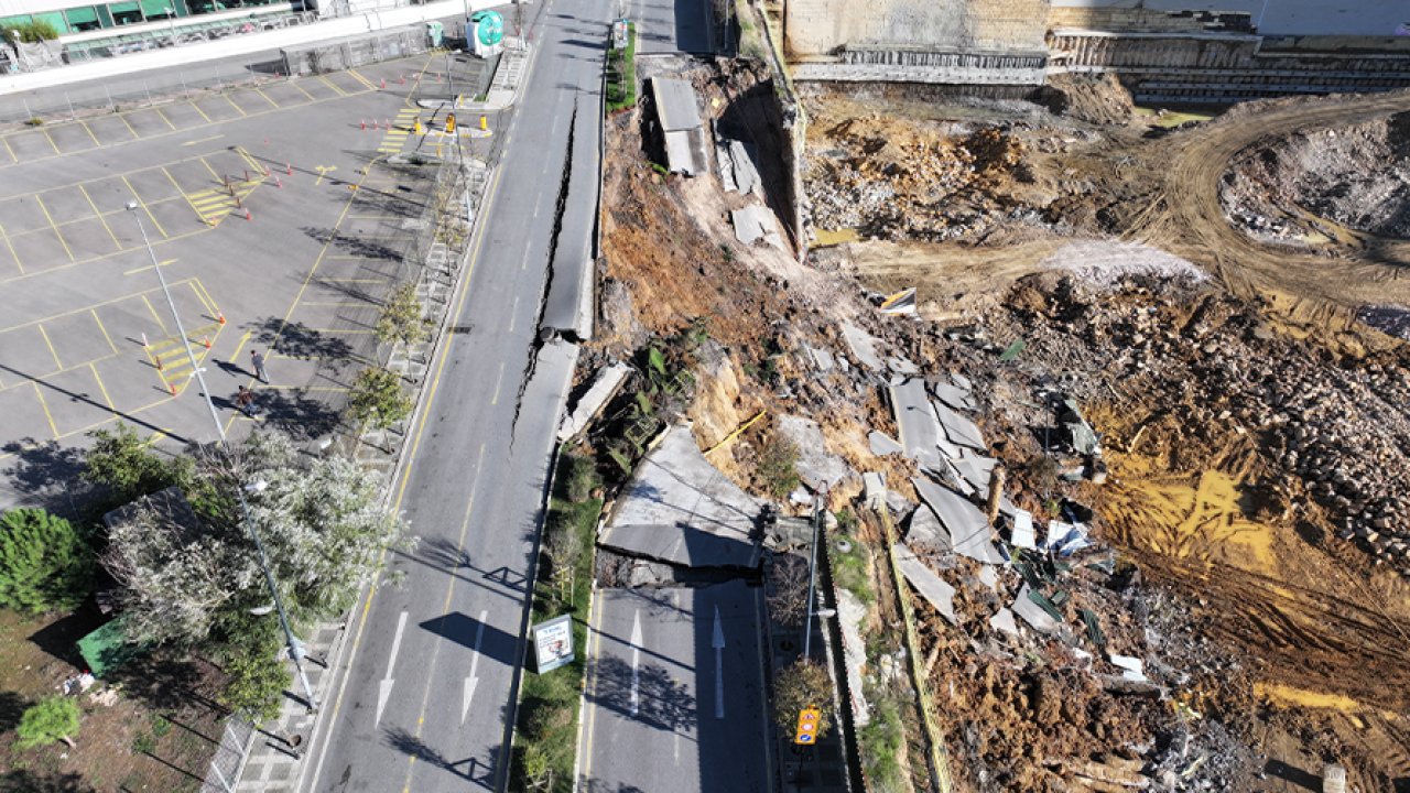 Ümraniye'de korku dolu anlar: İstinat duvarı yıkıldı, yol çöktü!
