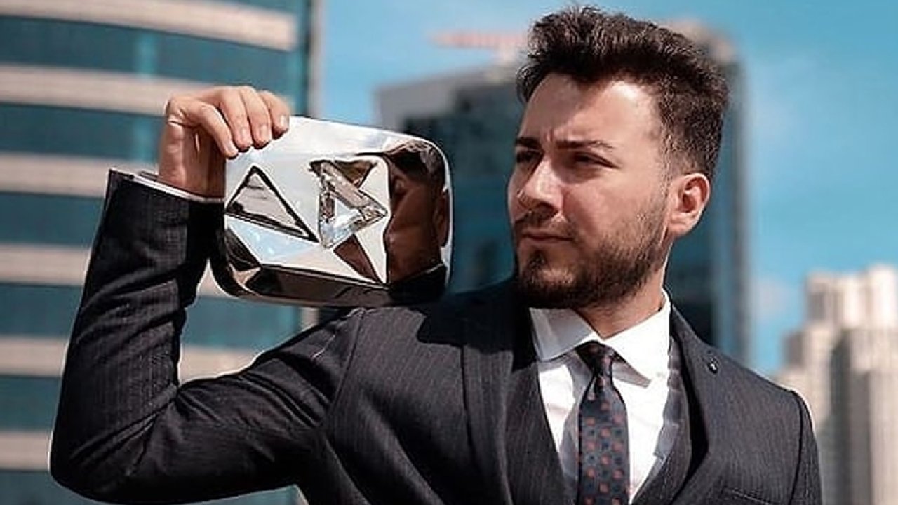 YouTube kanalını kapatan Enes Batur'dan yeni hamle!