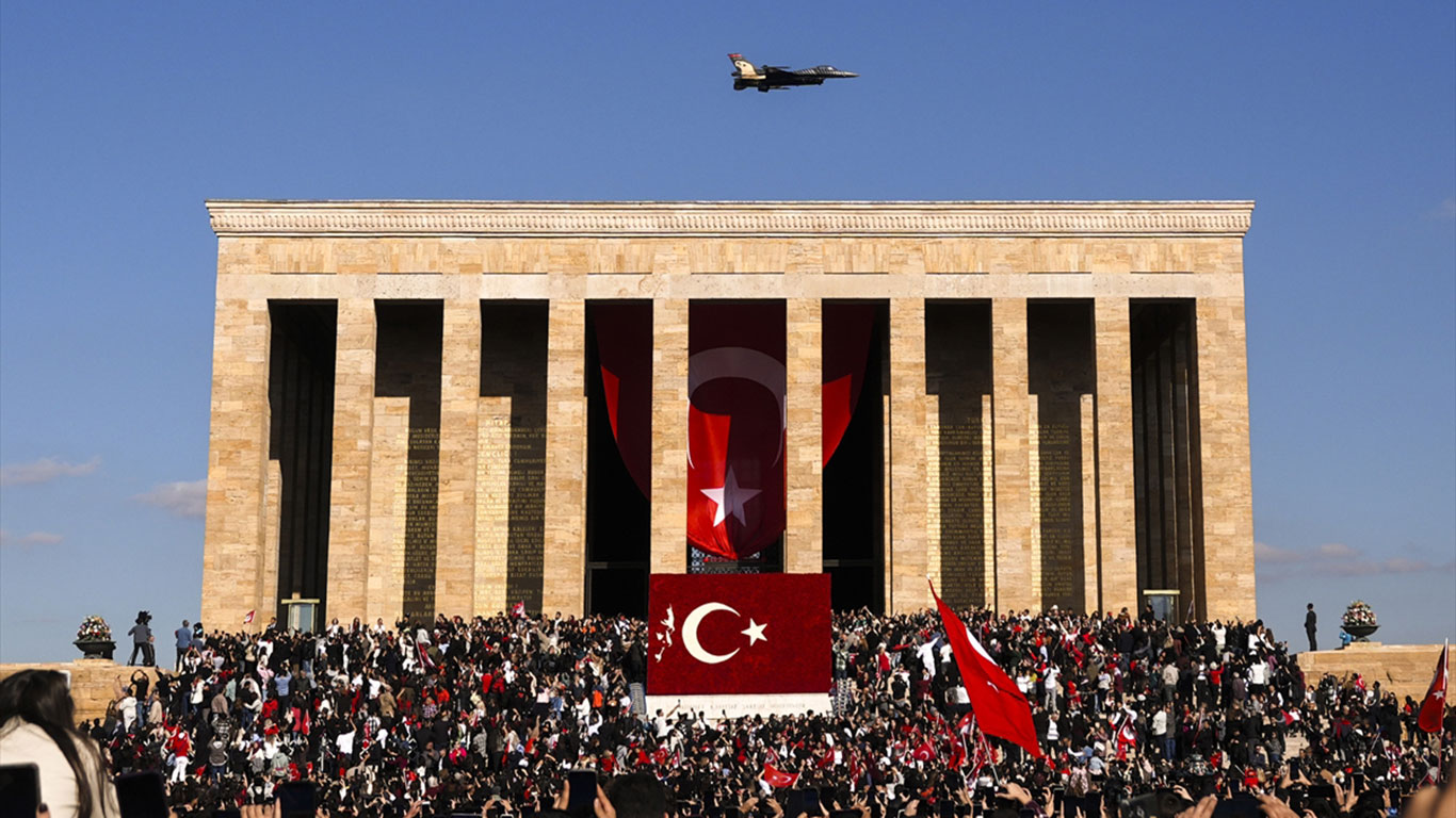 Cumhuriyetin 102. yılında Anıtkabir'e akın: 1 milyon 125 bin 311 kişi geldi