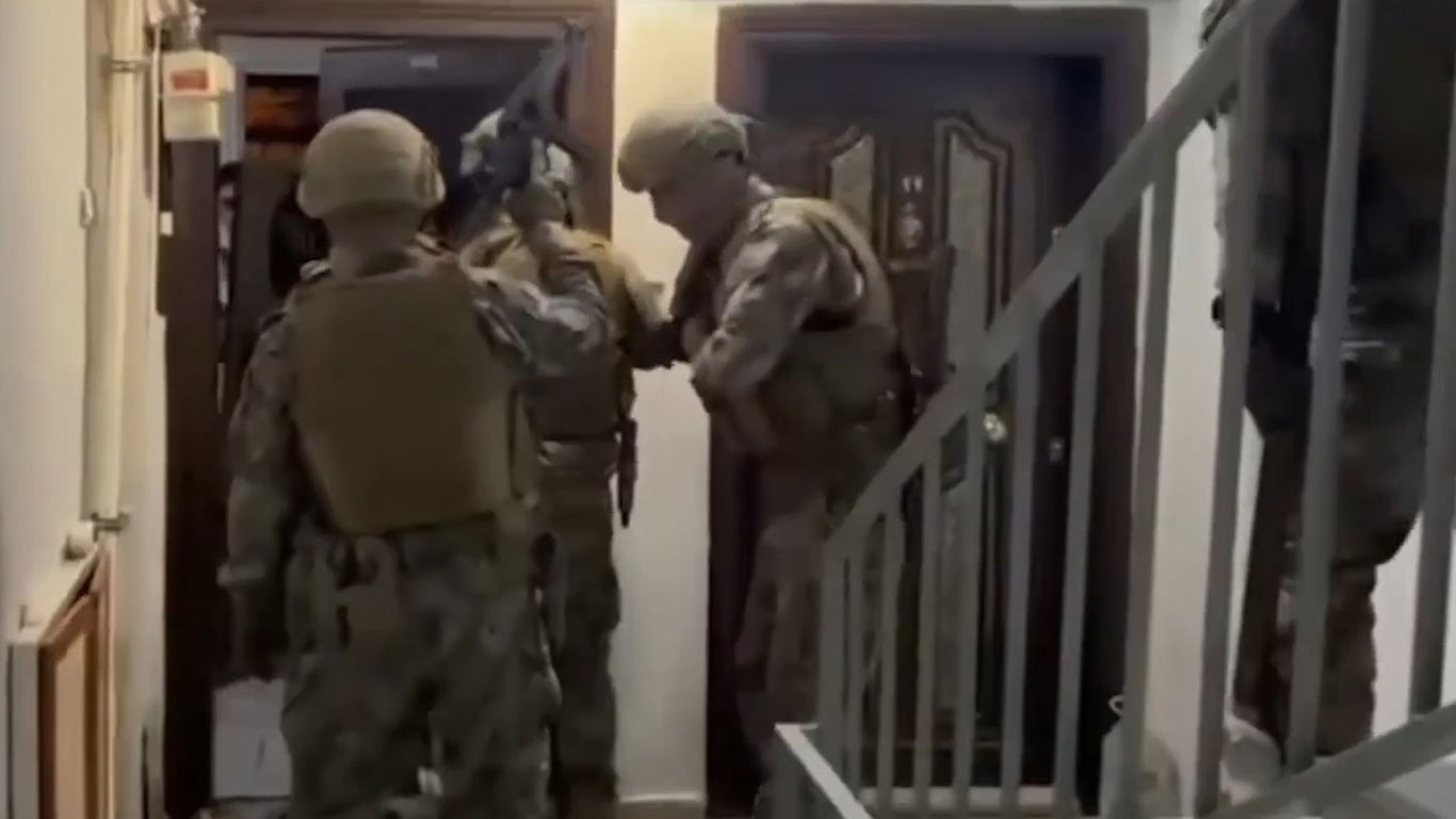 İstanbul ve Yalova’da organize suç operasyonu: 17 kişi gözaltında