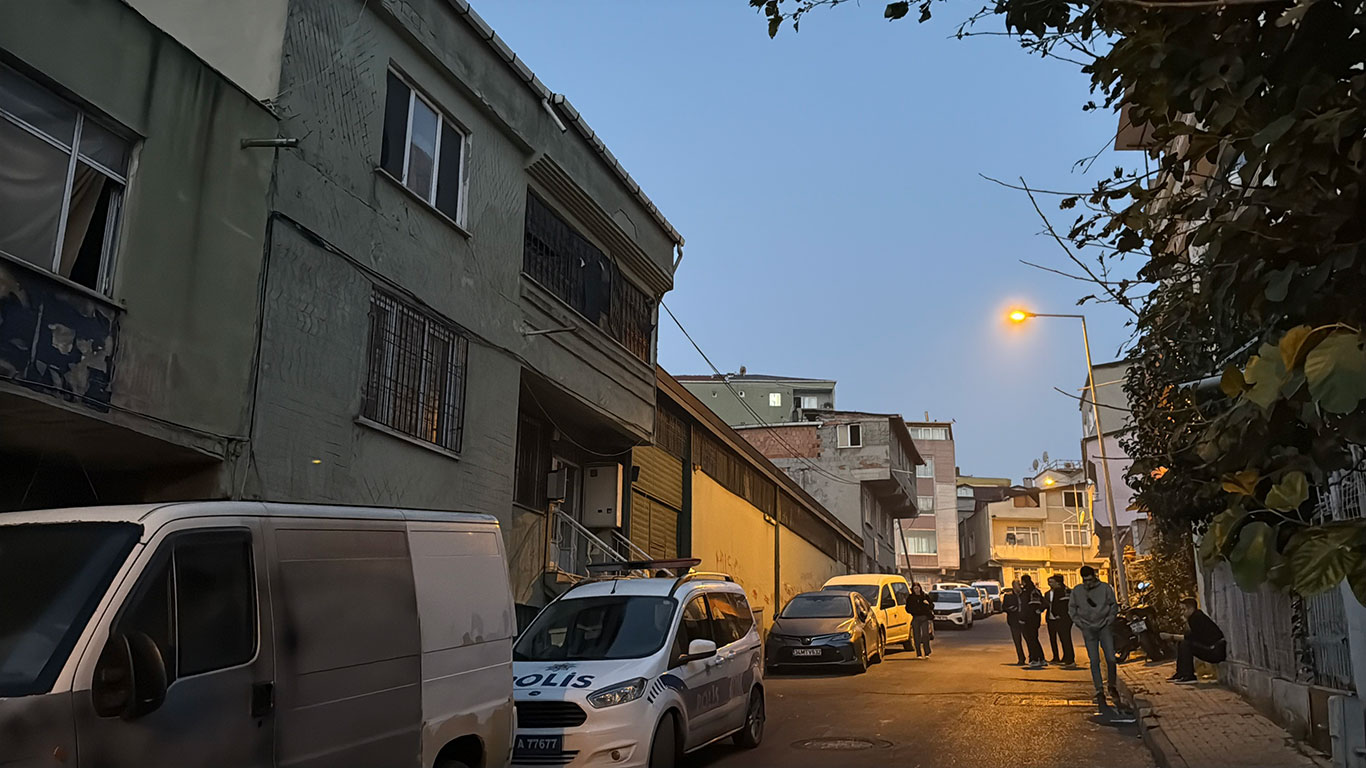 Küçükçekmece'de apartmanda patlama: 7 kişi yaşıyordu, 2 yaralı var