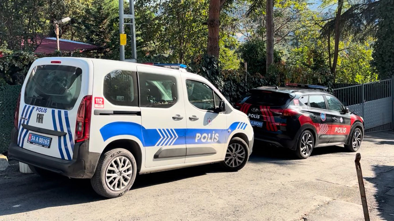 İki çocuk annesi kadını evine davet edip kafasından vurarak öldürdü!