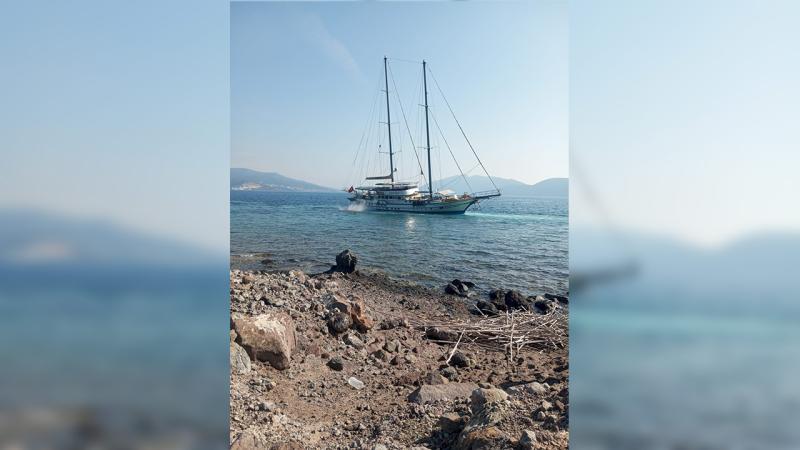 Bodrum’da panik anları! 41 metrelik lüks yelkenli “Aegean Clipper” karaya oturdu!