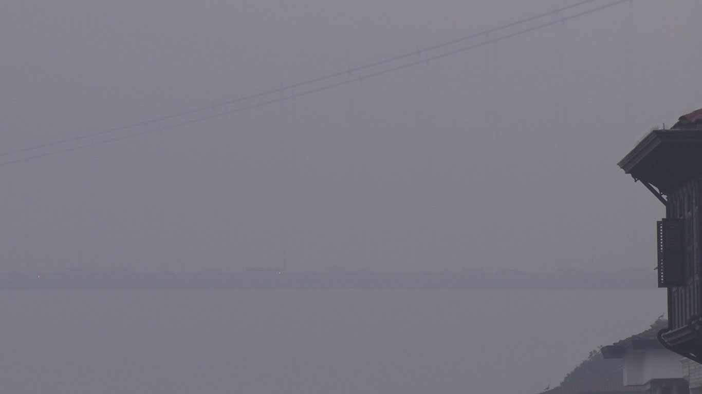 İstanbul'da göz gözü görmedi: Sabah saatlerinde sis etkili oldu