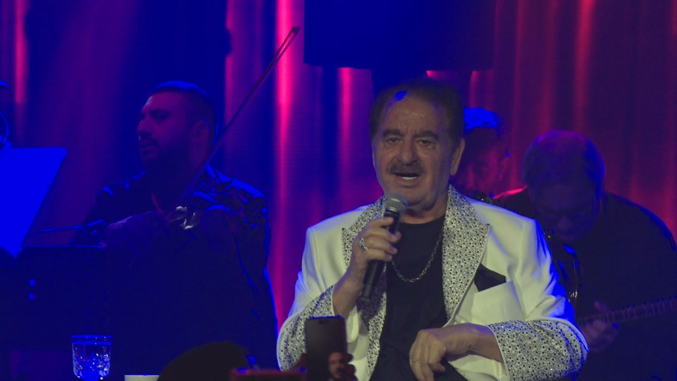 İmparator 50 yıl sonra ilk kez o kentte şarkılarını söyledi