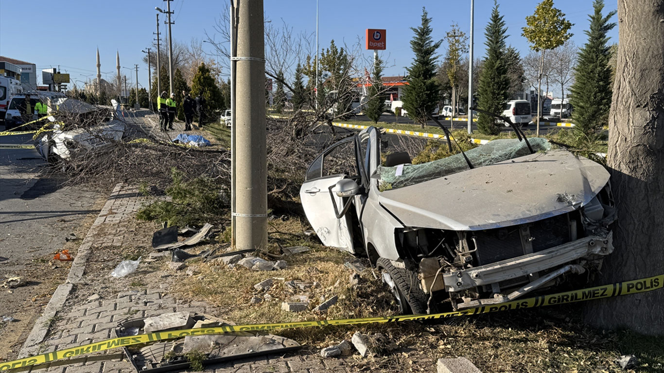 Direksiyonda çocuk vardı! Katliam gibi kaza, araç ikiye bölündü: 2 çocuk öldü, 1 çocuk yaralı