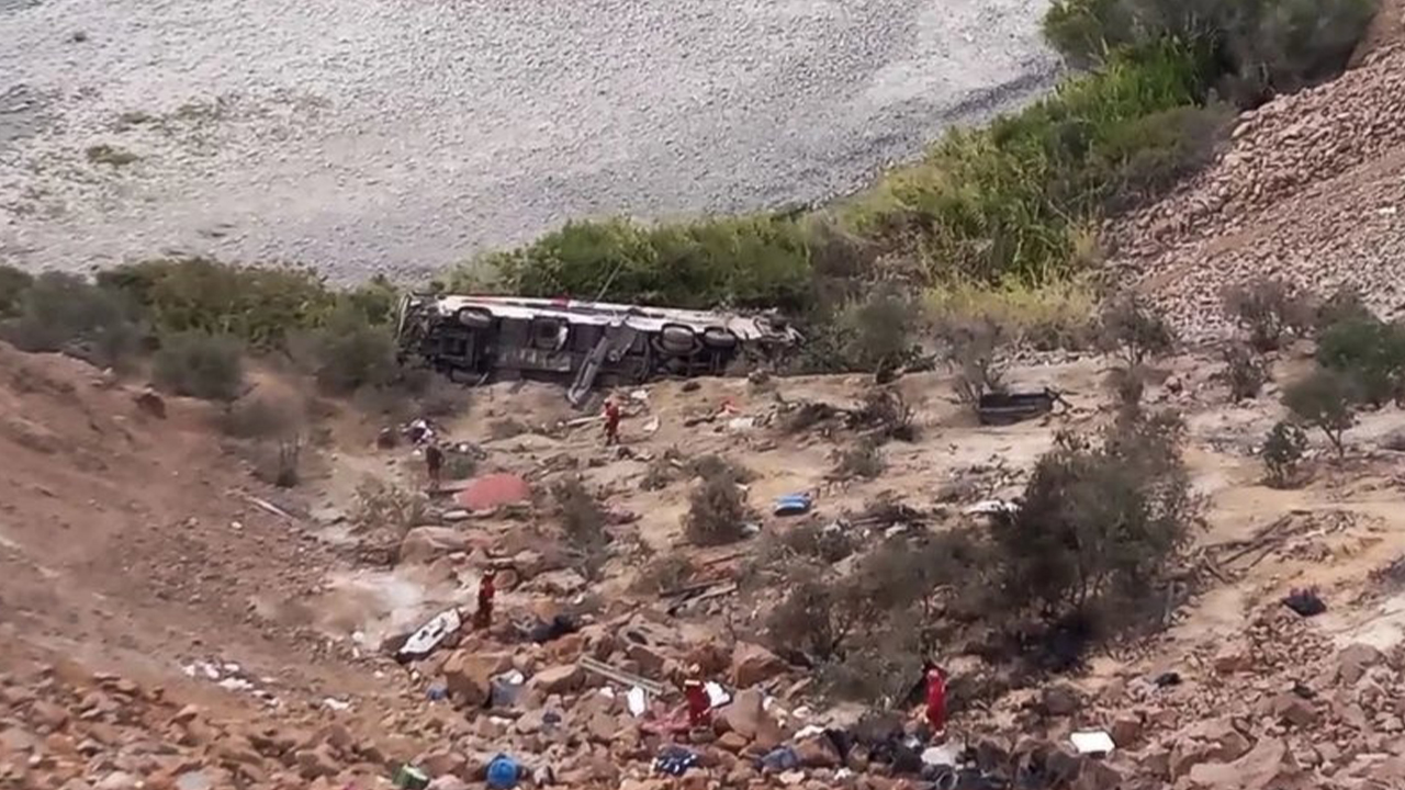 Otobüs uçuruma yuvarlandı! 37 ölü