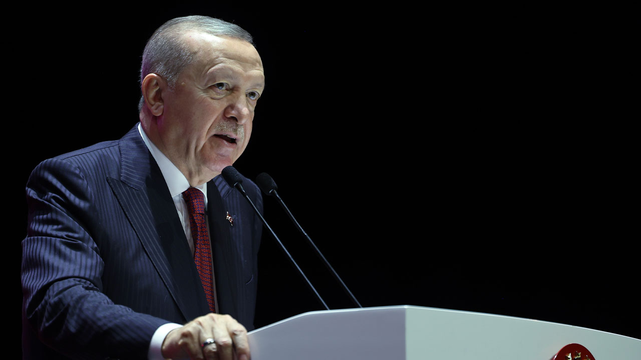 Cumhurbaşkanı Erdoğan'dan Özgür Özel'e tepki! "Günlerdir yargıyı hedef alıyor"