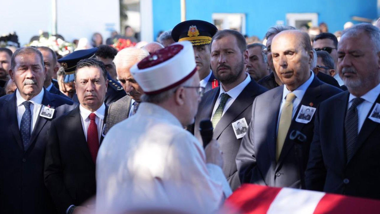 Aydın Ayaydın'dan şehit cenazesindeki görüntülerine ilişkin açıklama