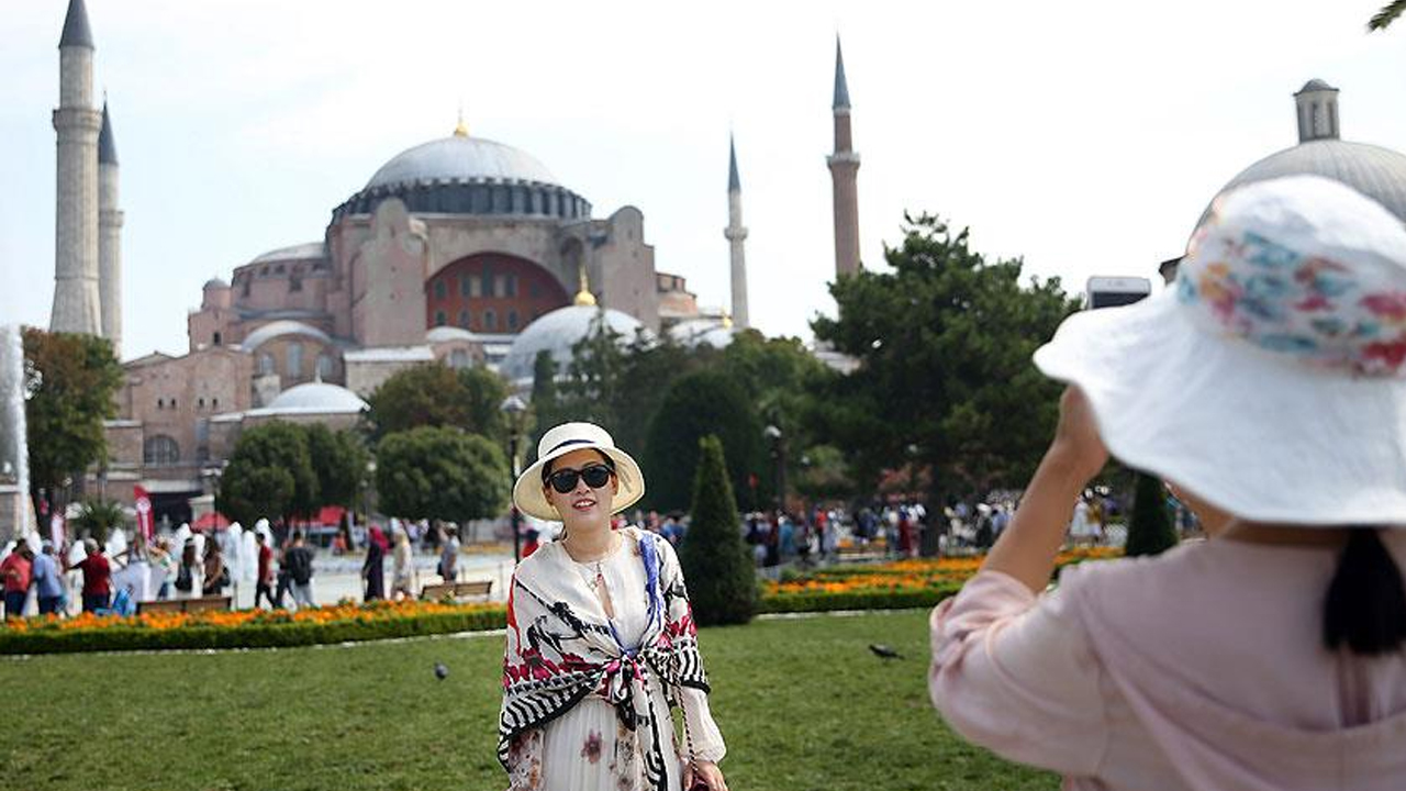 Bakan Ersoy duyurdu: Türkiye'nin ziyaretçi sayısı 55 milyonu aştı