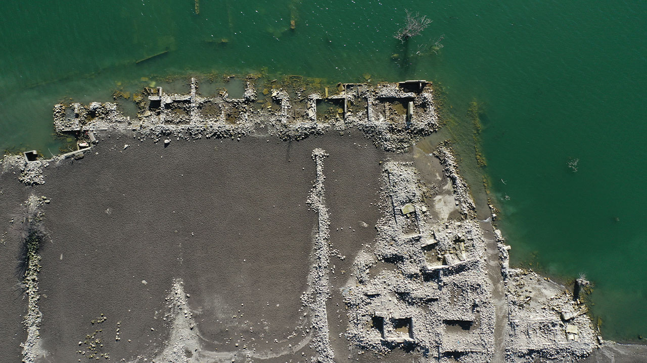Baraj çekildi, tarihi yapılar gün yüzüne çıktı