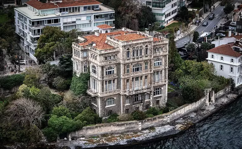 Türkiye’nin en pahalı evi alıcısını bekliyor: 130 yıllık miras satışta: 23 odalı Zeki Paşa Yalısı’nı kim alacak?