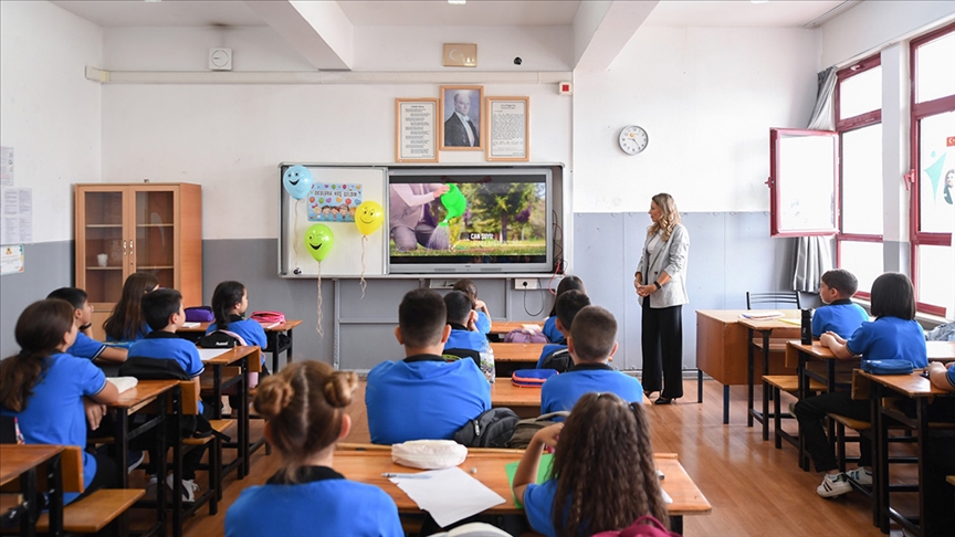 Anneye, ablaya, eşe, sevgiliye en güzel kısa ve duygulu 24 KasımÖğretmenler Günü sözleri