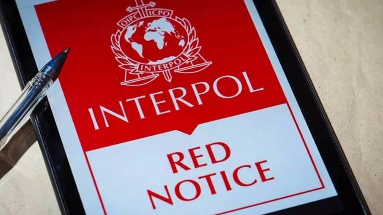 Bakan Yerlikaya duyurdu: Kırmızı bültenle ve Ulusal seviyede aranan 9 suçlu Türkiye'ye getirildi