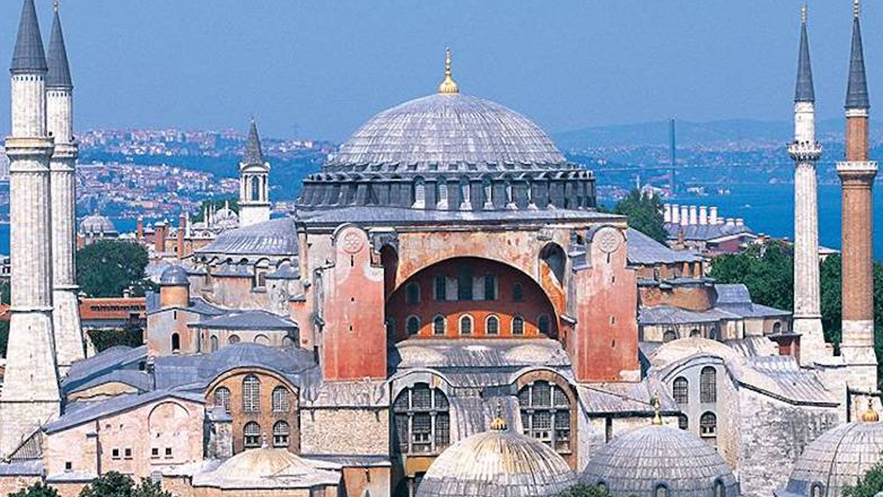 Bakan Ersoy: Ayasofya'daki çalışmalar Mimar Sinan sonrası en kapsamlı koruma seferberliği