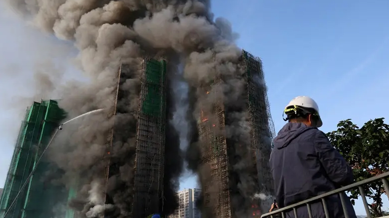 Dev konut kompleksi cehenneme döndü! 4'üncü seviye alarm verildi: Mahsur kalanlar var