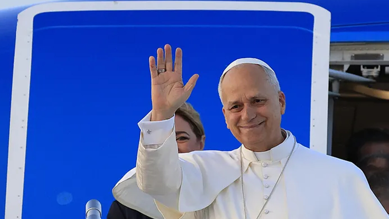 Tarihi ziyaret: Papa 14. Leo Türkiye'de! Cumhurbaşkanı Erdoğan resmi törenle karşıladı