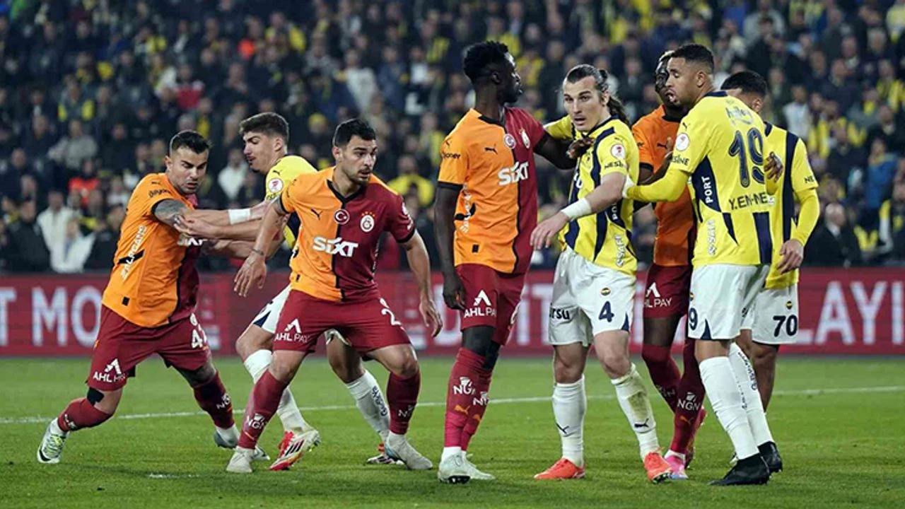 Derbinin hakemi belli oldu! Fenerbahçe - Galatasaray maçı ne zaman, saat kaçta ve hangi kanalda?