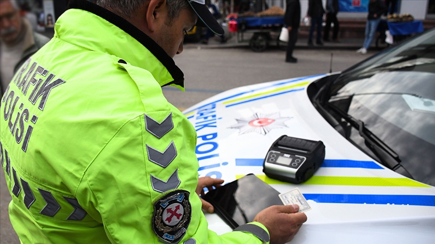 Sürücülere yeni yılda şok ceza: Kırmızı ışık, alkol ve makas ihlallerinde cezalar yükseldi