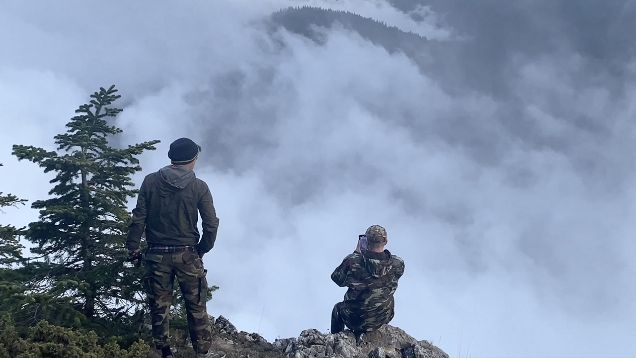 Kartpostal gibi manzara! Çatak Kanyonu sisler arasında kaldı