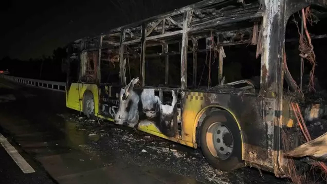 Arnavutköy'de İETT otobüsü alevlere teslim oldu!