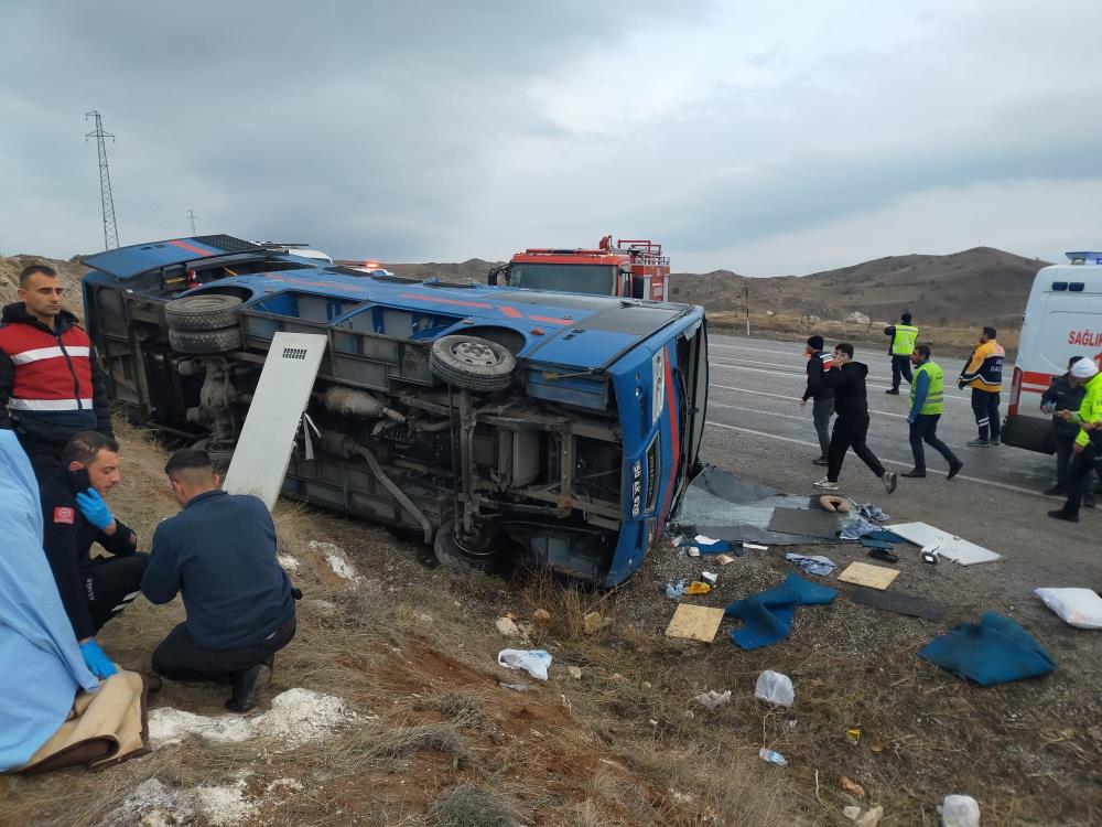 Cezaevi nakil aracı devrildi, 7 jandarma ve 2 Adalet Bakanlığı personeli yaralandı