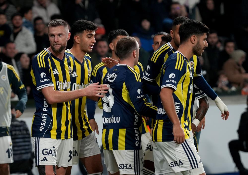 Fenerbahçe zirve yarışında ağır yaralı: RAMS Başakşehir: 1 - Fenerbahçe: 1