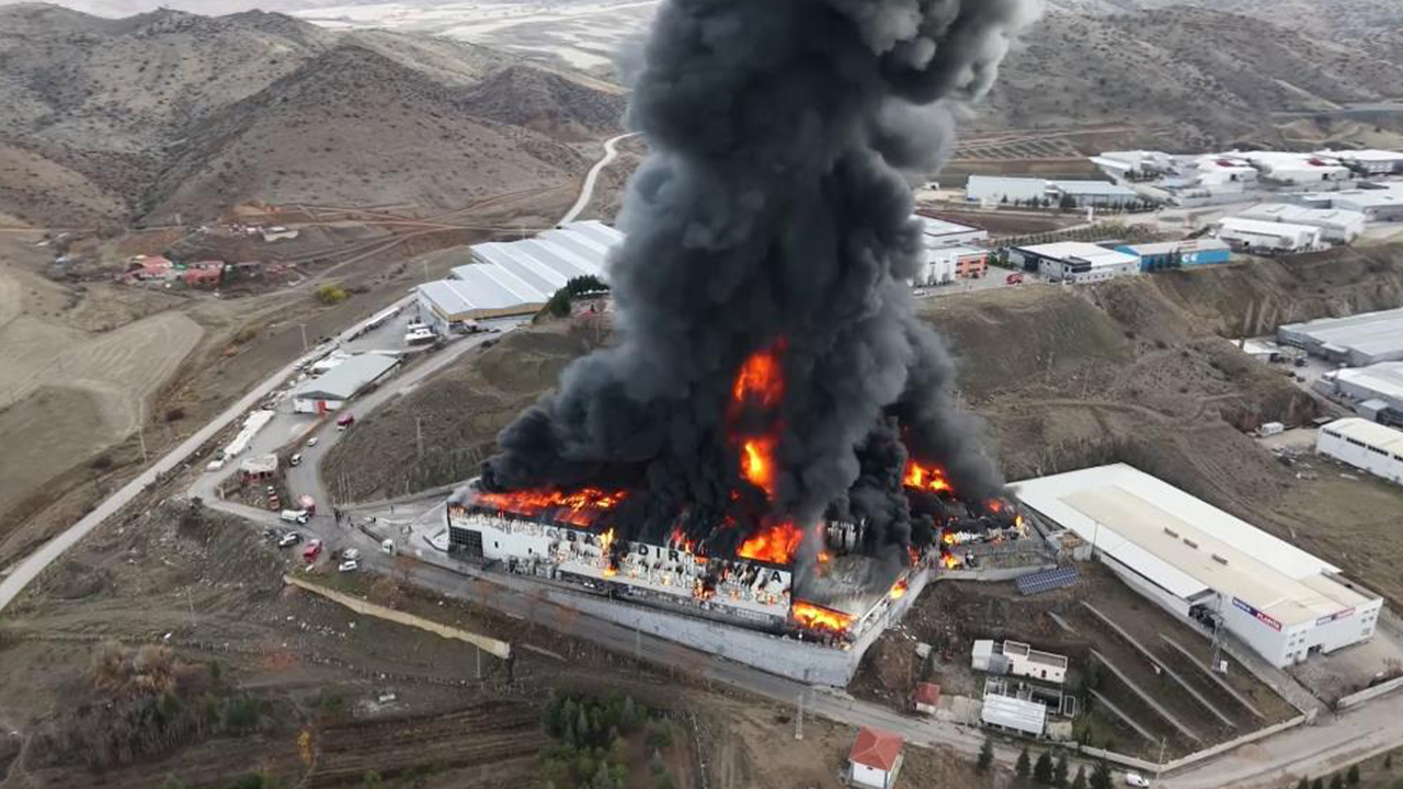 Kimya fabrikasına büyük yangın: Ekipler sevk edildi