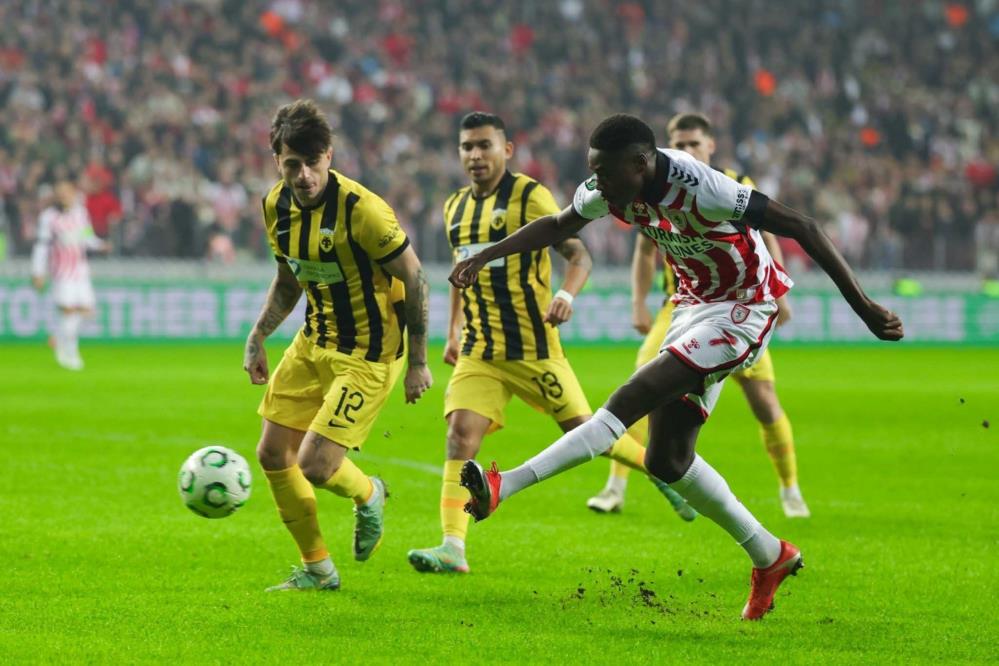 Konferans Ligi'nde Samsunspor AEK'ya 2-1 mağlup olarak liderlik koltuğunu kaptırdı